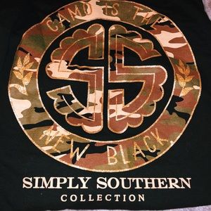 Simply Southern Tee!🖤💚